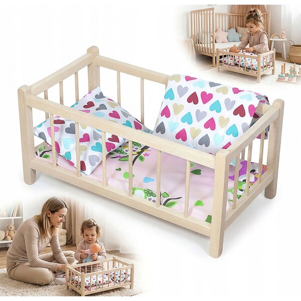 Culla in legno per bambole Peewit Montessori con materasso e biancheria a cuori