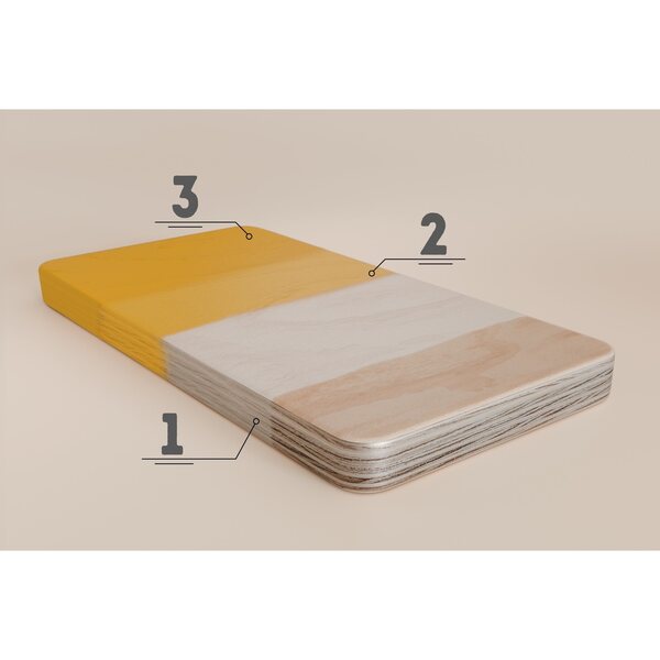 Ein Etagenbett aus senffarbenem Holz für Puppen: sicheres Spielen und perfektes Design