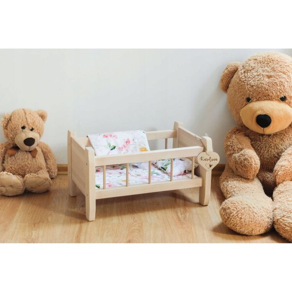 Letto in legno massello per bambole con biancheria personalizzata, naturale e resistente