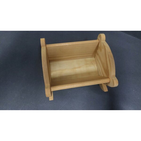 Kleine Vintage-Puppenwiege aus Holz – klassisches und robustes Design