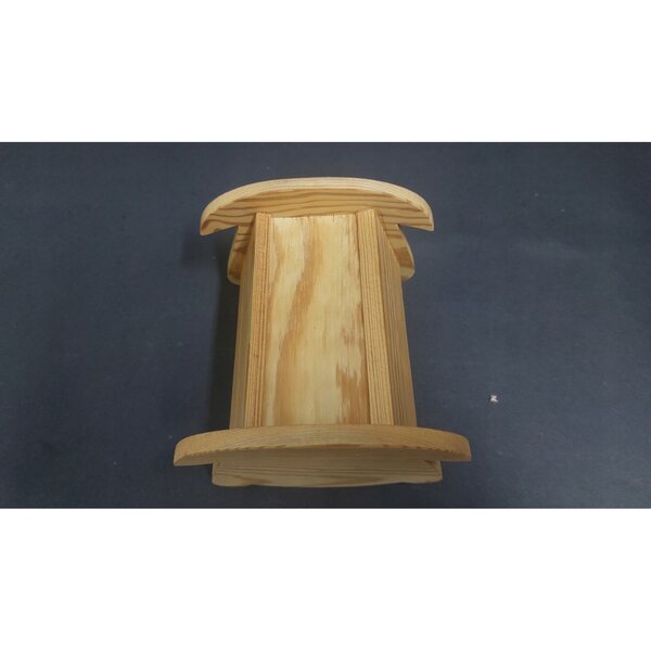 Kleine Vintage-Puppenwiege aus Holz – klassisches und robustes Design