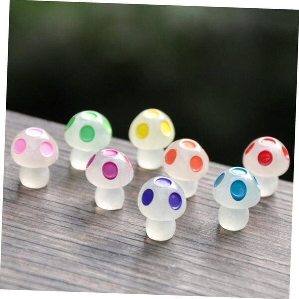 Toyvian 50 pezzi mini funghi fosforescenti in resina per decorazioni da giardino