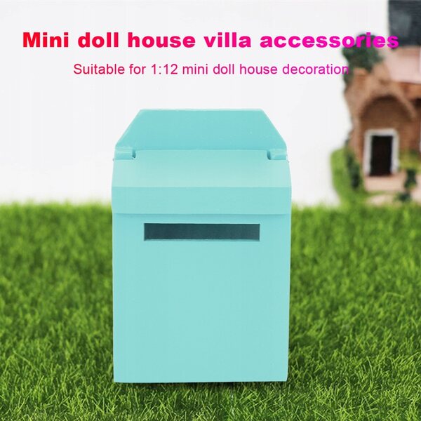 1:12 Holzbriefkasten für Puppenhaus – farbenfrohe Miniaturdekoration
