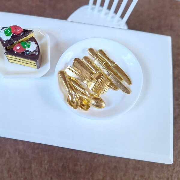 Set 5 Miniature Coltelli e Forchette in Scala 1:12 per Casa delle Bambole