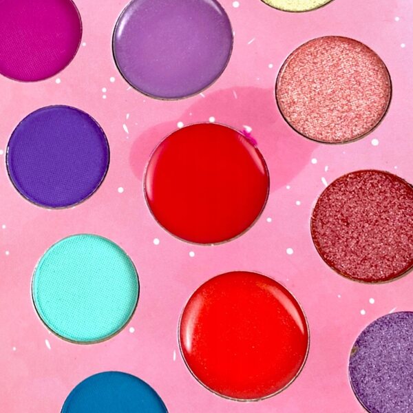 Kreatives Make-up-Set für Kinder mit bunter Palette und Spiegel, leicht zu waschen