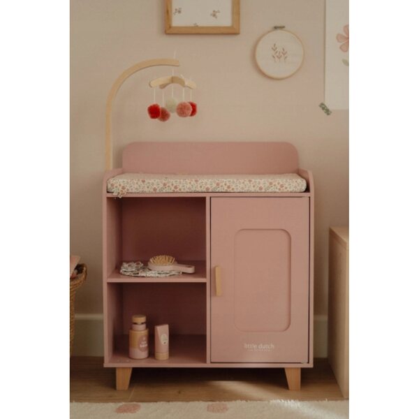 Piccola cassettiera olandese in legno con fasciatoio e accessori per 3+ bambole