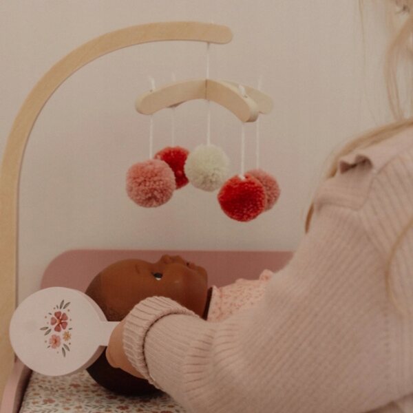 Piccola cassettiera olandese in legno con fasciatoio e accessori per 3+ bambole