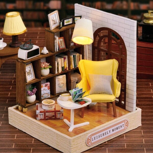 Miniatura Casa per Bambole Habarri con LED e Dettagli in Legno e Tessuto