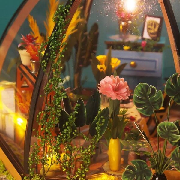 Miniatura Casa Sole tra i Fiori con Cupola in Vetro e Luci LED