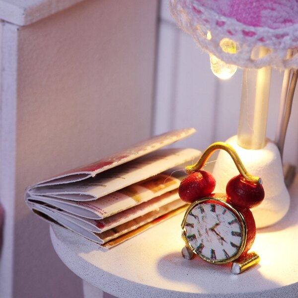 Diorama DIY Habarri-Haus 13 cm mit LED-Beleuchtung und komplettem Bausatz
