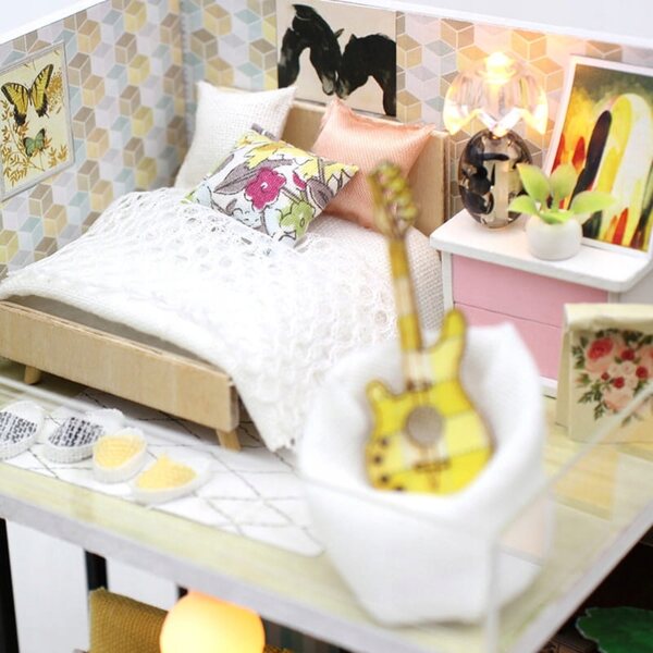 Dollhouse fai-da-te Habarri 15 cm con luci LED - Miniatura in legno per bambini 7+