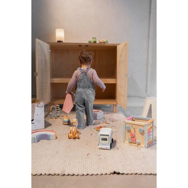 Casa delle bambole SOGGIORNO Jouéco - Set di mobili e accessori in legno per bambini