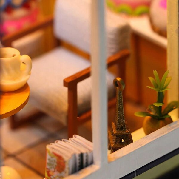 Miniatura casa da costruire in legno per bambini con LED e colla inclusa