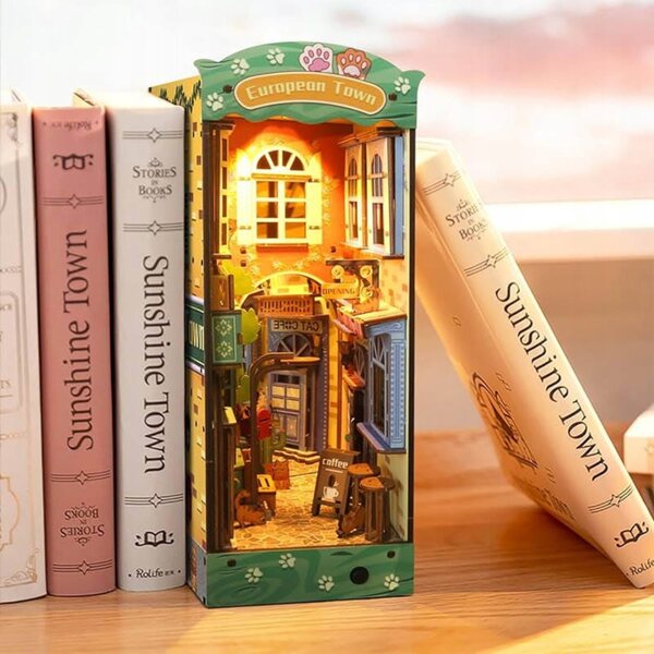 Miniaturowy domek Book Nook Kocie miasteczko Kotek DIY Domek