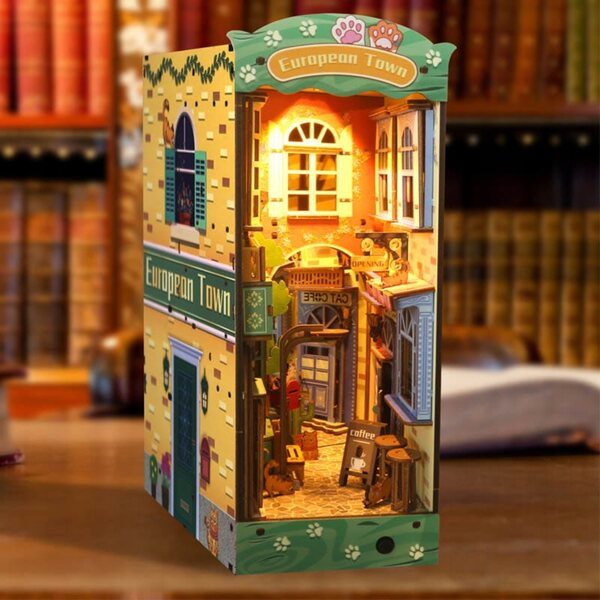 Miniaturowy domek Book Nook Kocie miasteczko Kotek DIY Domek