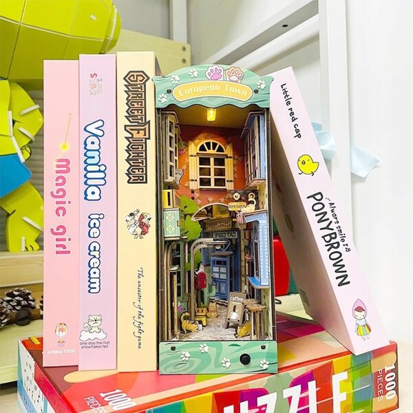Miniaturowy domek Book Nook Kocie miasteczko Kotek DIY Domek