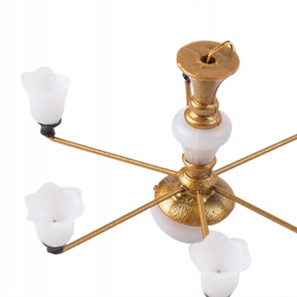 Lustre doré miniature pour maison de poupée avec lumière chaude et réaliste