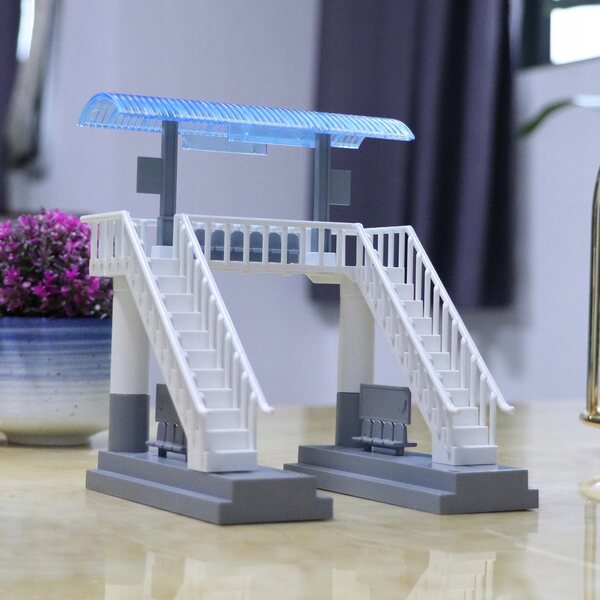 Detailliertes Bahnhofsmodell im Maßstab 1:87 für Dioramen und Modelle