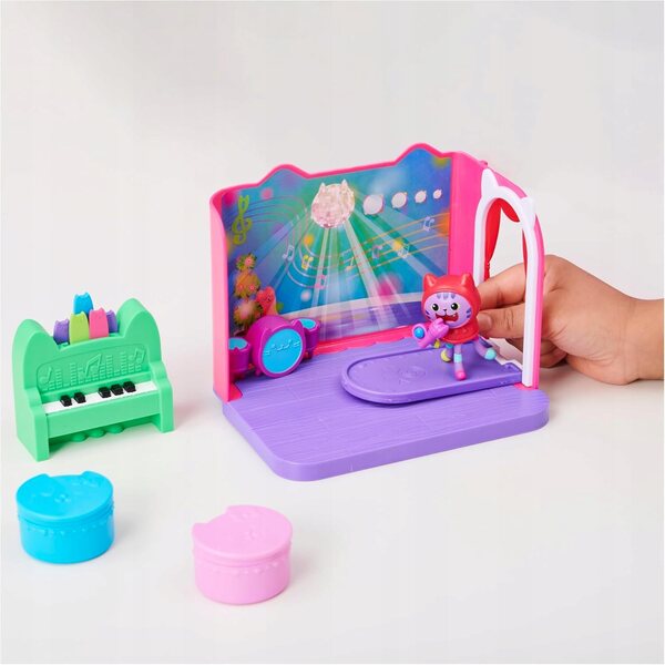 Deluxe-Set Gabby's Dollhouse – DJ Miauou Musikzimmer mit Zubehör und Karaoke-Szene