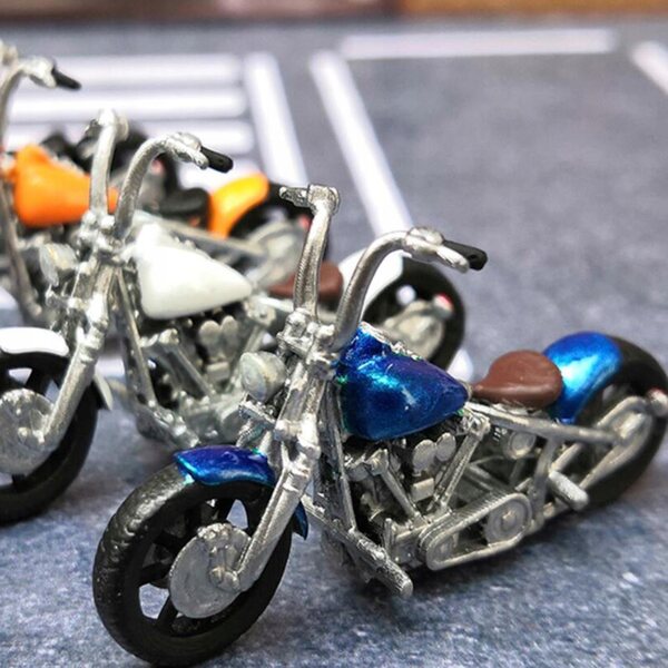 1:64 Miniatur-Motorradmodell aus Harz für Dioramen und kreative Dekorationen