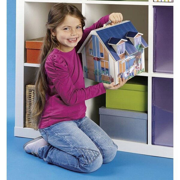 Ein faltbares Puppenhaus mit Möbeln und Figuren – ein tragbares Spielset