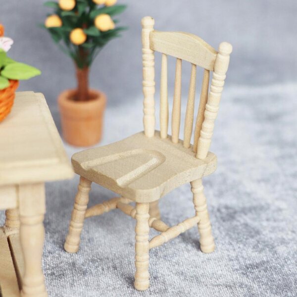 Miniaturistische houten stoel voor poppenhuis schaal 1:12