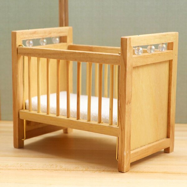 Letto miniatura in legno per casa delle bambole scala 1:12, design vintage
