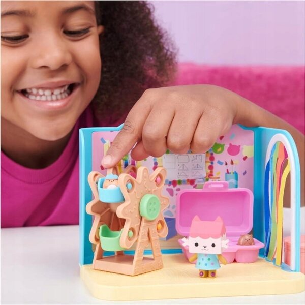 Gabby's Dollhouse Cat House - Magic Artist's Room con Figurka e Accessori