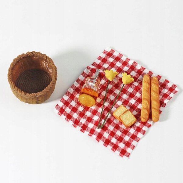 Set miniatura cibo da casa delle bambole con tovagliolo quadrettato e cestino