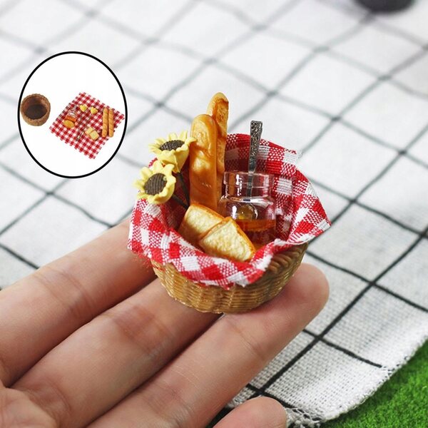 Set miniatura cibo da casa delle bambole con tovagliolo quadrettato e cestino