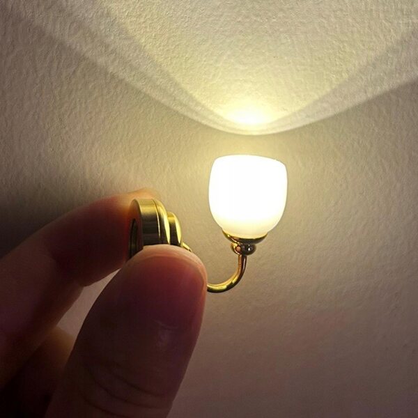 1:12 LED-Wandlampe für Puppenhaus, Retro-Lampe, Metalldekoration