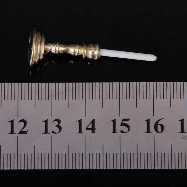 Para miniature af hvide lysestager 1:12 til metal dukkehus