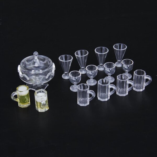 Set 4 Miniature Bicchieri Birra in Plastica per Casa delle Bambole 1:12