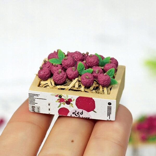 Poppenhuis miniatuur 1:12 Lychee fruitmand in hars met meubels