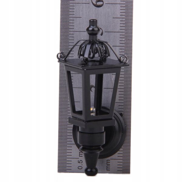 Lampe LED miniature en métal noir pour maison de poupées à l'échelle 1:12
