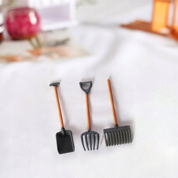 Set Mini Attrezzi da Giardinaggio per Casa delle Bambole in Resina e Legno