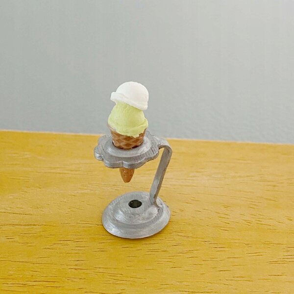 1:6 1:8 Puppenhaus-Miniatur-Eisständer aus silbergrauem Kunstharz
