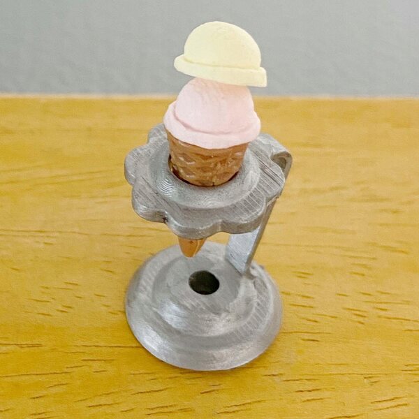 1:6 1:8 Puppenhaus-Miniatur-Eisständer aus silbergrauem Kunstharz