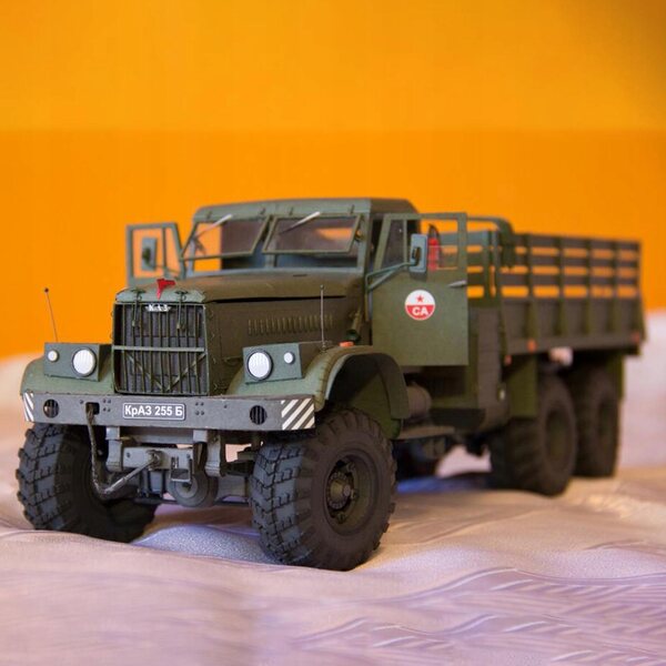 1/25 Sowjetisches LKW-255B-Papierpuzzlemodell zum Zusammenbauen