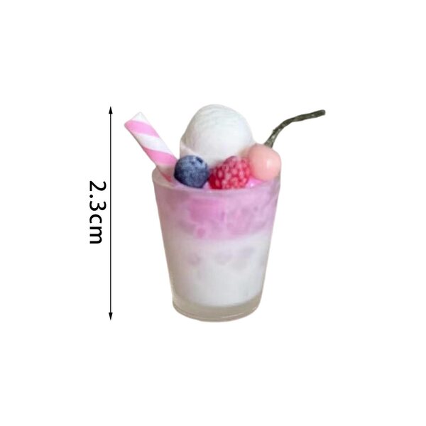 Miniatuur koffiekopje met ijs voor een poppenhuis op schaal 1:6 - decoratieve accessoires