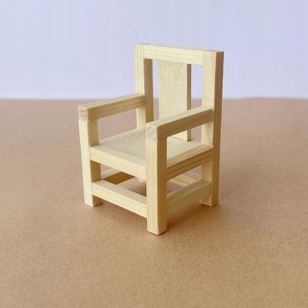Fotel Holzminiatur für Puppenhaus, dekoratives Zubehör, 4 x 3,5 x 6 cm