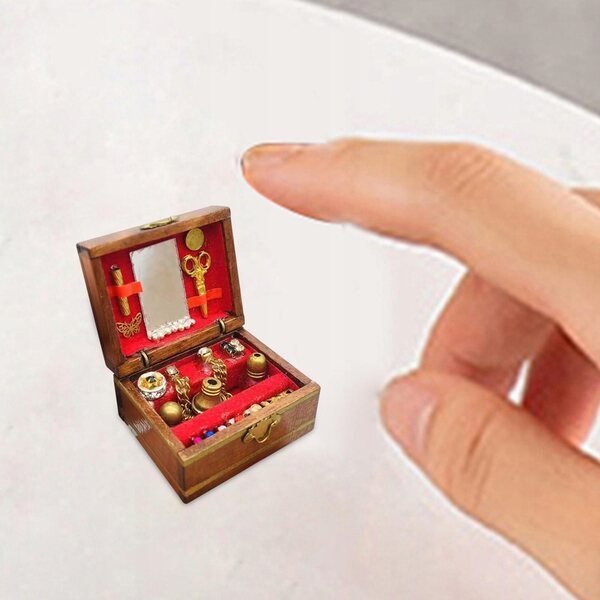 Miniatura scrigno vintage in legno per casa delle bambole 1:12, dimensioni 3.5x2.8x2cm