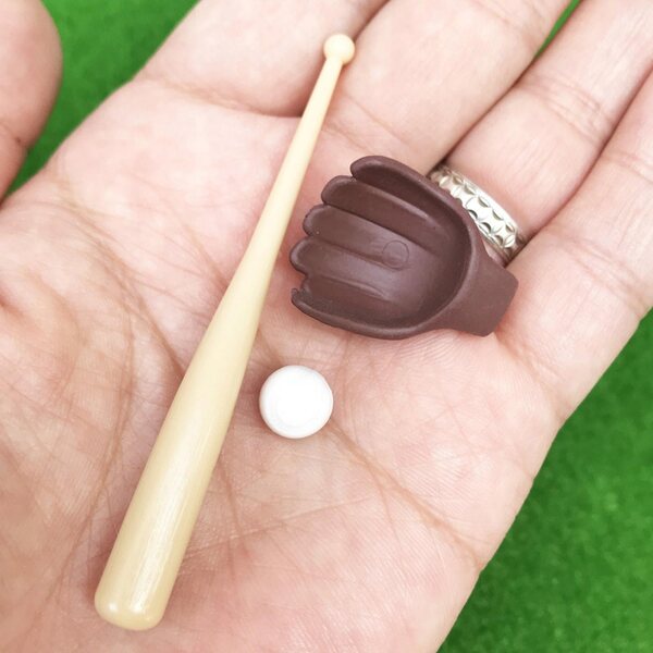 Baseball-Miniaturen: 3-teiliges Set für Puppenhaus 1:12 Schläger-Ball-Handschuh