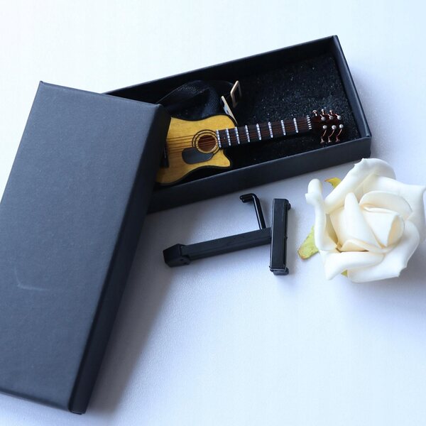 Miniatura Chitarra in Legno 1:12 con Stativo per Casa delle Bambole 9 cm