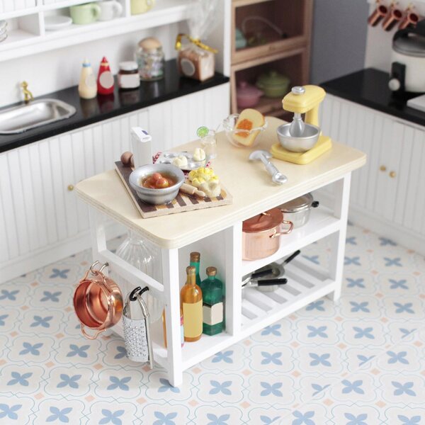 Holzmöbel für Puppenhaus 1:12 – Miniatur-Dekotisch