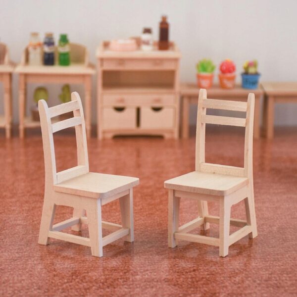 Mini-Holztisch und Stuhl im Maßstab 1:12 für Puppenhaus