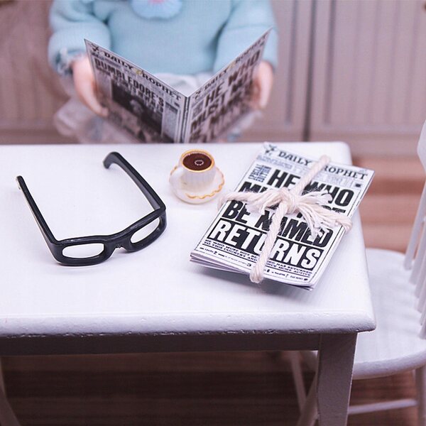 Set Miniatur Accessori 1:12 Occhiali, Giornale e Caffè per Casa Bambole