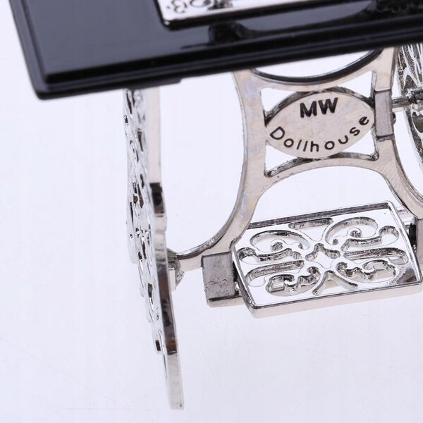 Machine à coudre vintage miniature pour maison de poupée 1/12 en bois