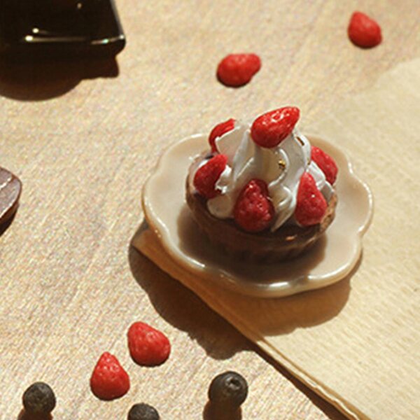 Ciasto Puppenhausminiatur 1:12 – dekoratives Dessert aus Harz
