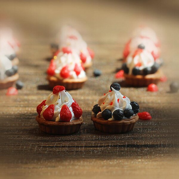 Ciasto Puppenhausminiatur 1:12 – dekoratives Dessert aus Harz